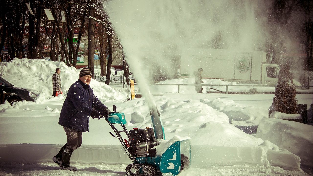 collapsing snow shovel