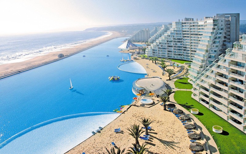 24 Photos of 10 Most Amazing Pools in the World