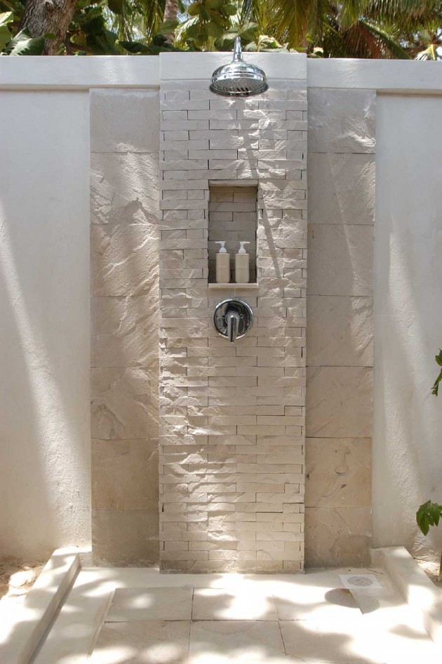 21 Wonderful Outdoor Shower and Bathroom Design Ideas