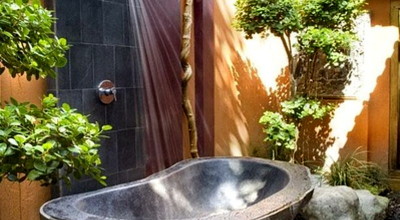 21 Wonderful Outdoor Shower and Bathroom Design Ideas