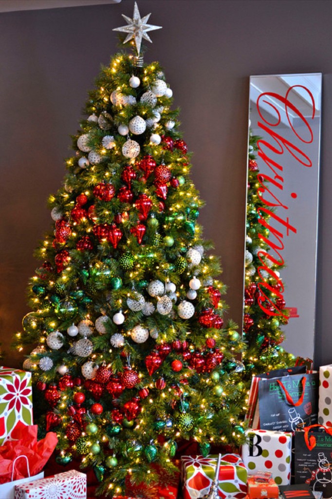 10 Amazing Christmas Tree Decorating Ideas