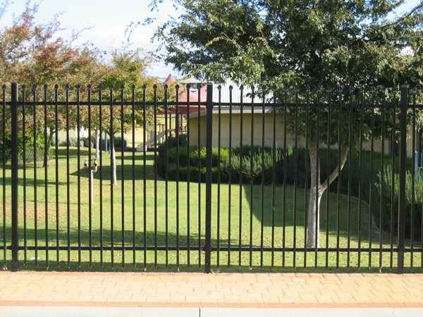 5 Advantages of Using Steel for Your Security Fencing