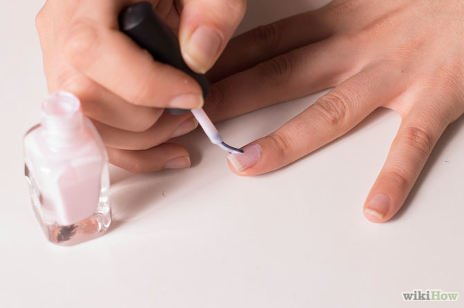 How to Keep Your Manicure Perfect While Travelling