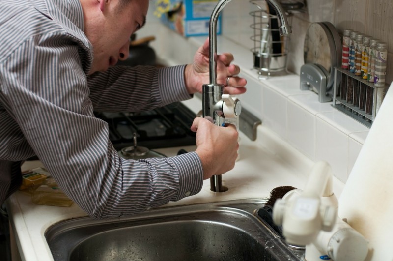 How Do Plumbers Deal With Commonest Plumbing Issues?