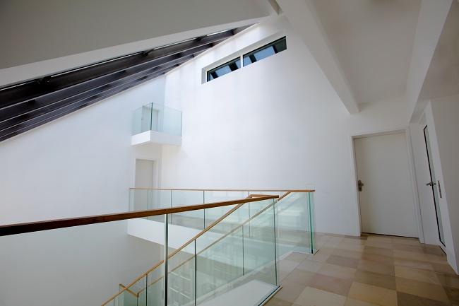Why Glass Balustrading Is Advantageous for Commercial Needs