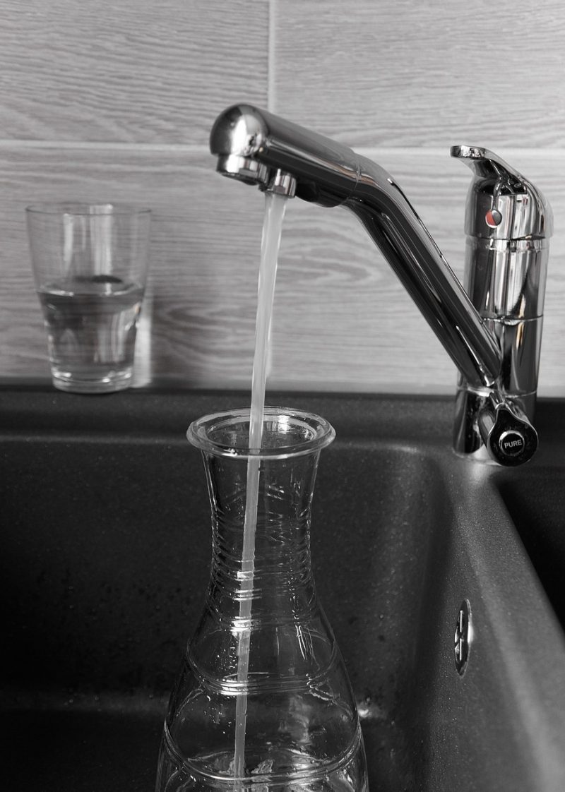 4 Tips to Choosing the Right Home Water Filtration System
