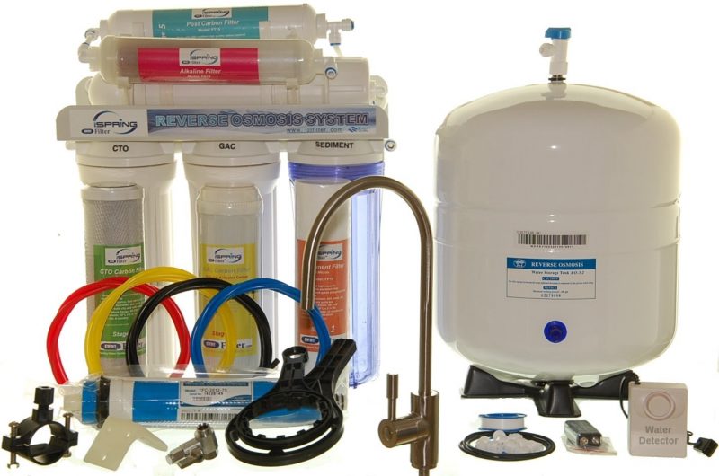 How does a home water filter work?