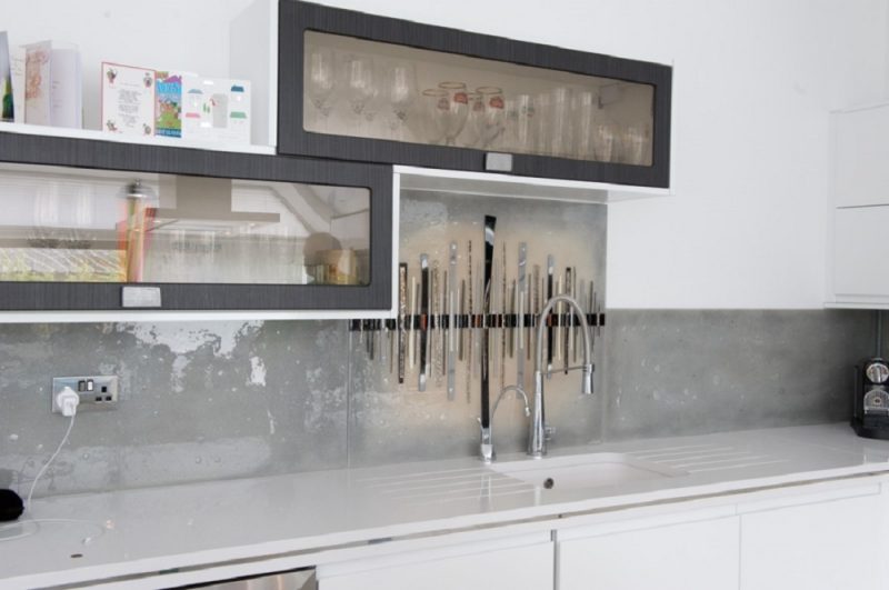 Tips To Getting Colored Glass Splashbacks For Your Home