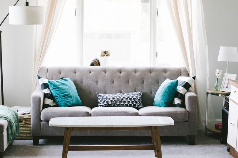 How to Create an Elegant Living Room Décor on a Budget