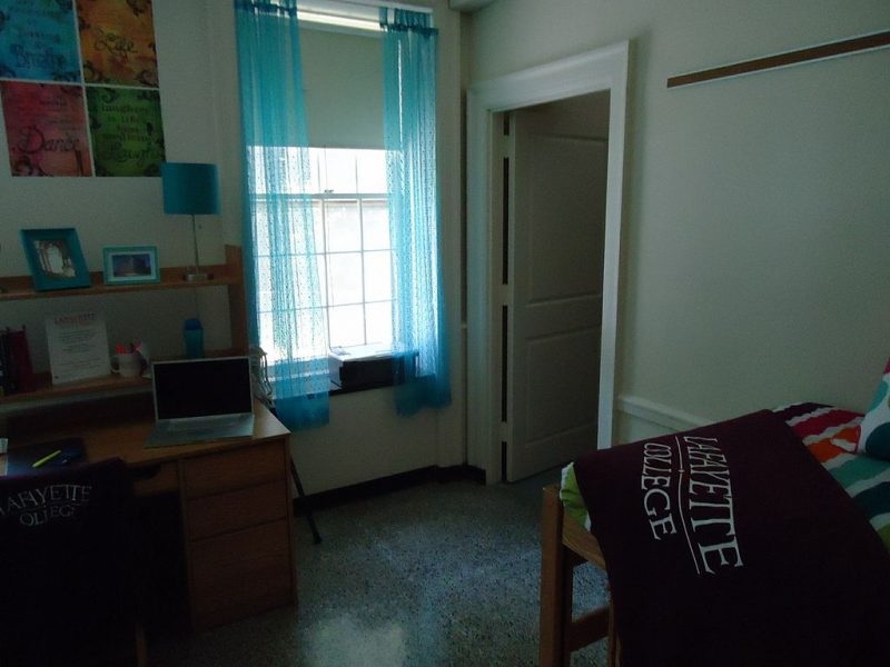 How to Make College Dorm Feel like Home