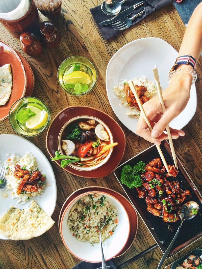 4 Ways to Find Cheap Eats Anywhere You Travel