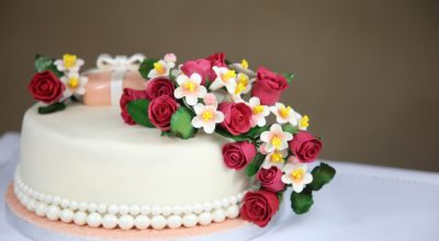 Sweet Treats: 7 Delightful Tricks Of Making An Edible Sugar Flower Cake Design