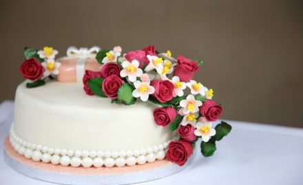 Sweet Treats: 7 Delightful Tricks Of Making An Edible Sugar Flower Cake Design