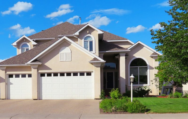 6 Reasons why you should choose a Professional Garage Door Repair Company over DIY Solutions