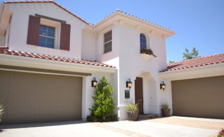6 Reasons why you should choose a Professional Garage Door Repair Company over DIY Solutions