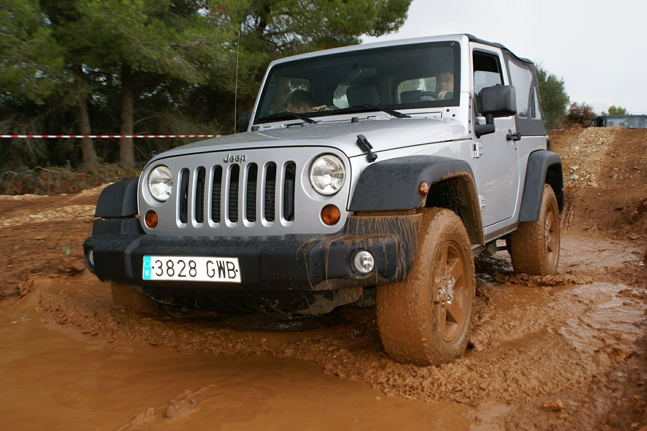 Jeep Wrangler в грязи