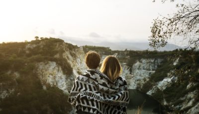 What to Look for in a Good Travel Blanket