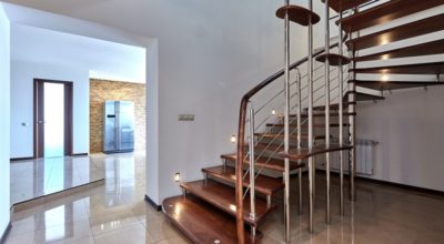Selecting the Ideal Baluster Style for Your Stairways