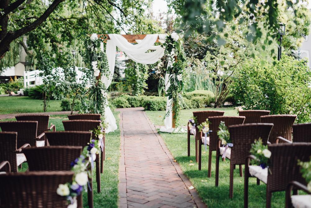 The Ultimate Guide to the Perfect Backyard Wedding - BeautyHarmonyLife