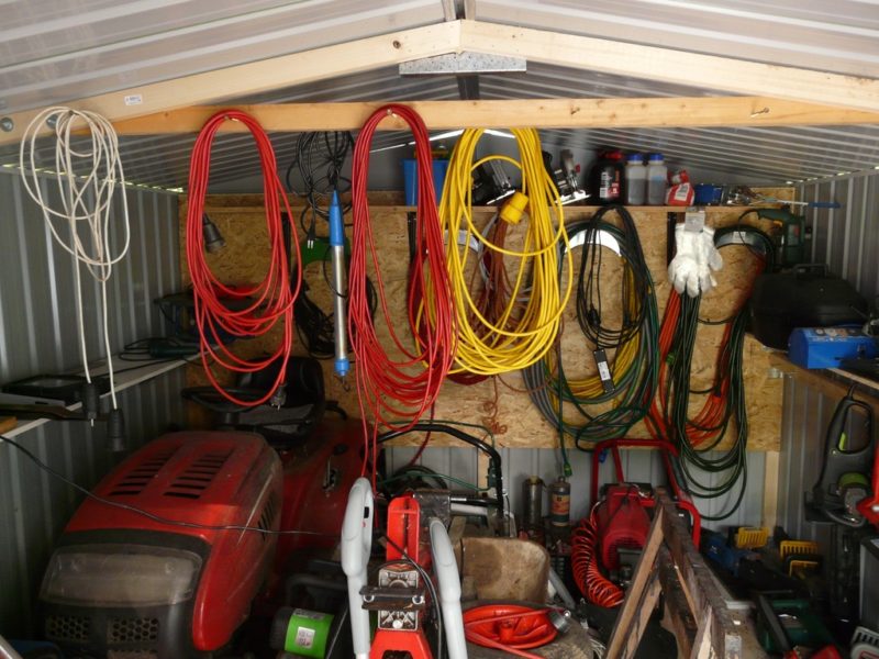 5 Tips to Overhaul Your Cluttered Garage