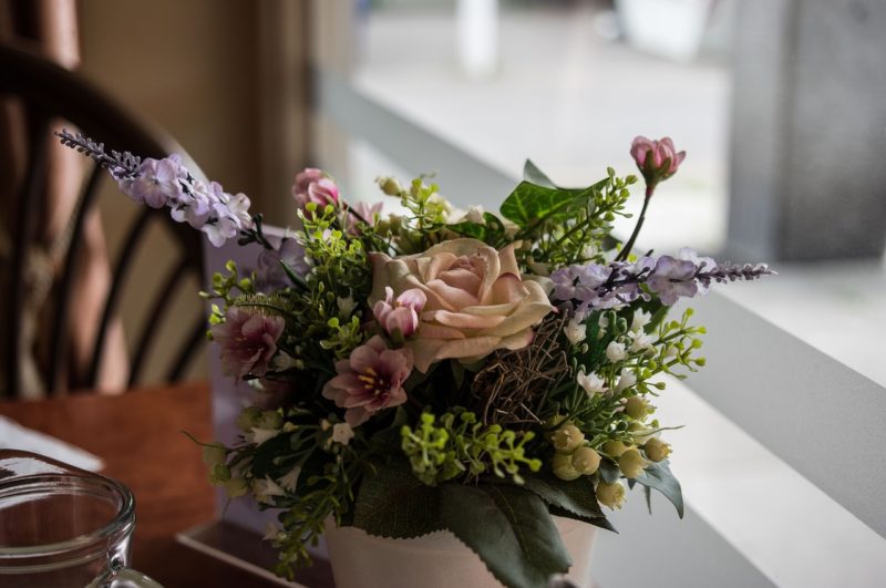 Adorn your Tables with Beautiful Flowers on Birthday