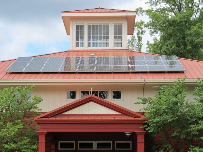 What to Know if You’re Thinking of Getting Roof Solar Panels