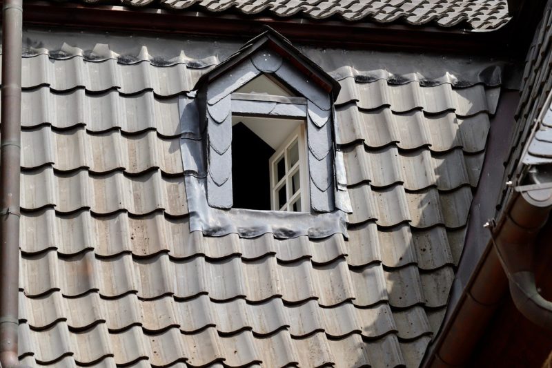 4 Ways to Protect Your Roof From Weather Damage