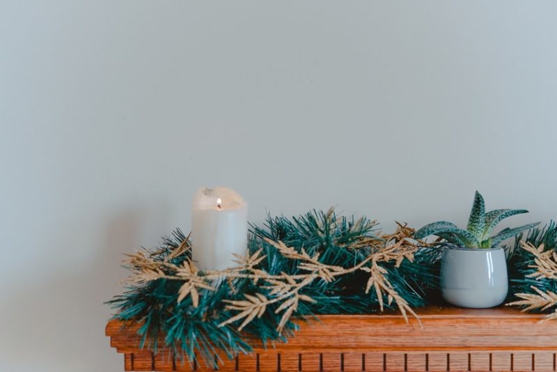 Styling a Cozy LA house with Holiday Decor