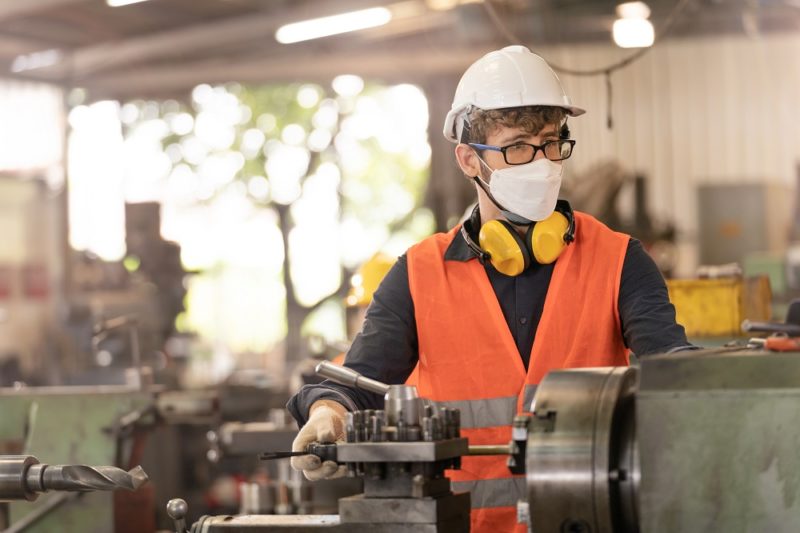 5 Ways To Improve Air Quality In Manufacturing Facilities