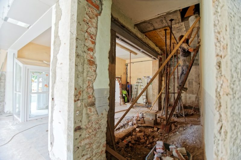 What You Should Know Before Thinking About Gutting Your Home's Interior