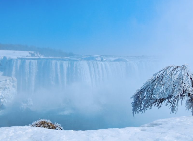 Discover the Magical Beauty and Power of Niagara Falls in Winter