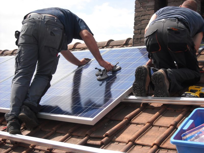 What to Know if You’re Thinking of Getting Roof Solar Panels