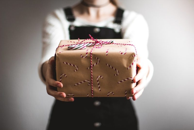 5 Gift-Giving Rules for Men