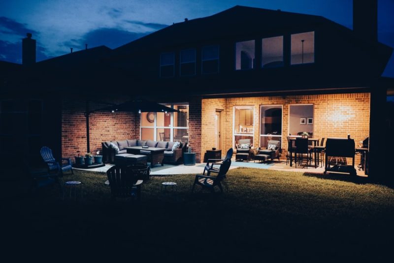 10 Outdoor Lighting Ideas For Your Backyard