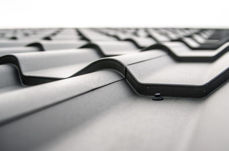 Metal or Asphalt: Which One to Choose for Your Home
