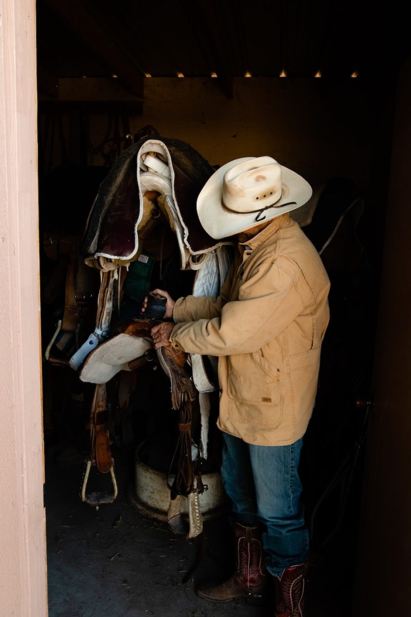 Comparing Cowboys’ Preferred Cowboy Hat Styles: Resistol vs Stetson
