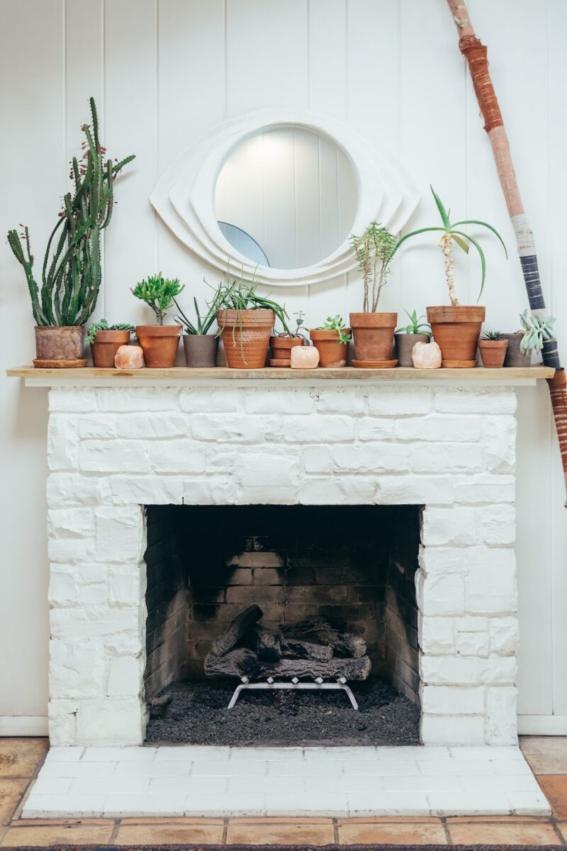 How to Decorate Your Fireplace Mantel for Spring