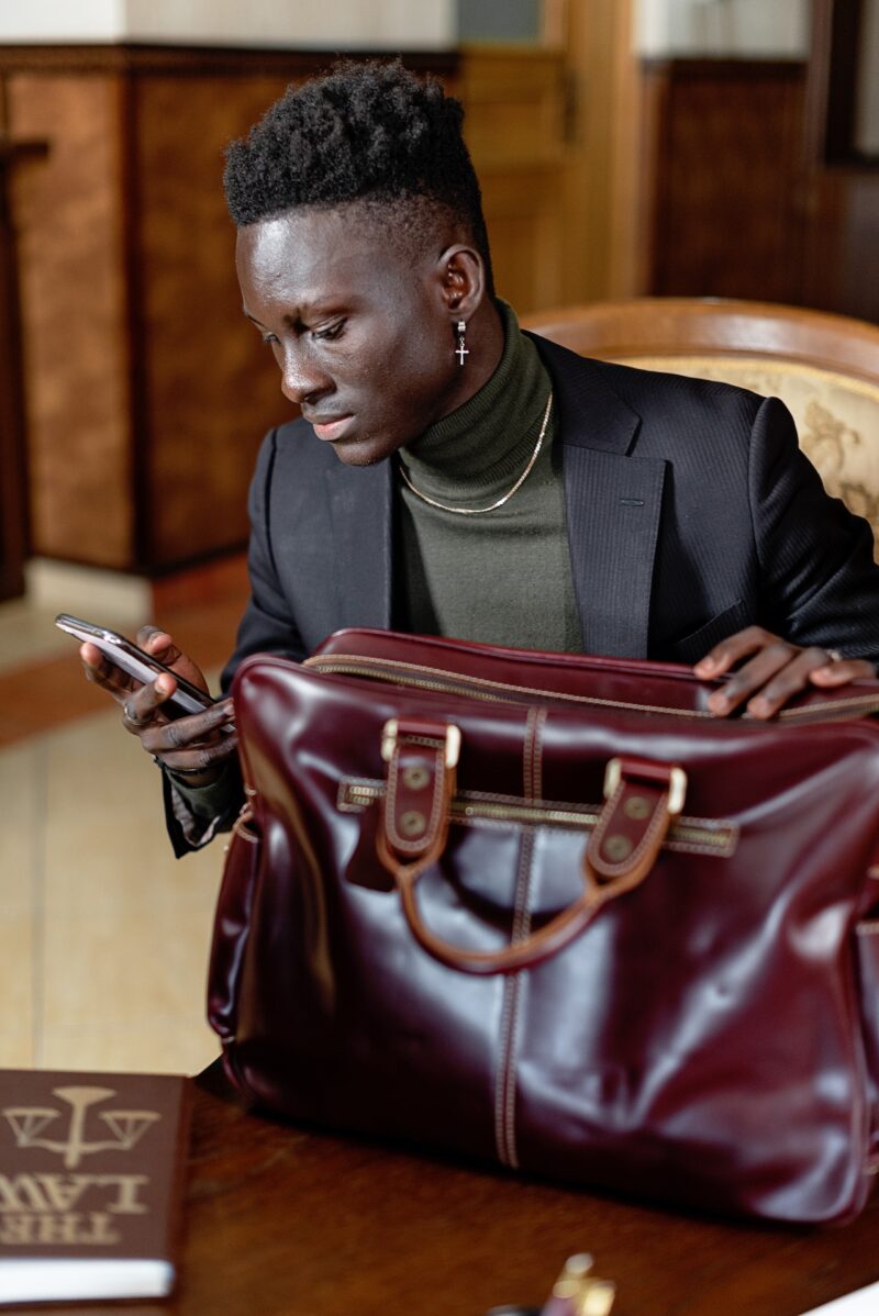 The Utility Of A Men's Leather Briefcase