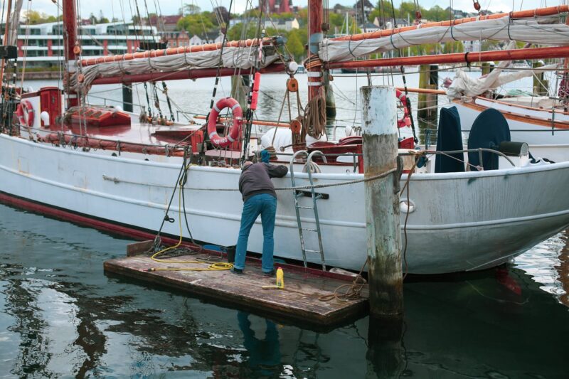 Got an Old Boat? 5 Refurbishment Tips to Make It Look Like New Again