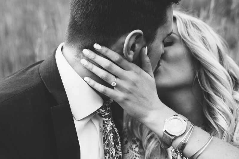 Know About the Perfect Setting For Your Moissanite Engagement Ring