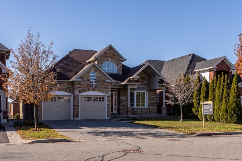 Navigating Neighborhoods: Finding the Perfect Area to Move to in Oshawa