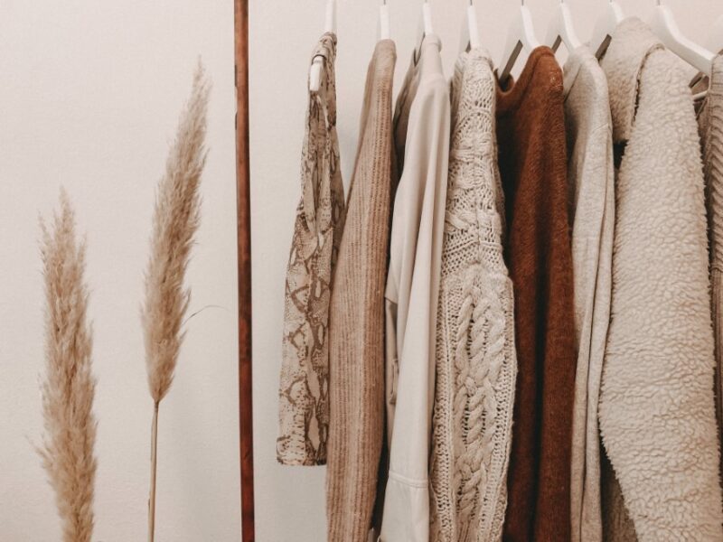 A Complete Guide to Capsule Wardrobes: Simplifying Style for a Minimalist Lifestyle