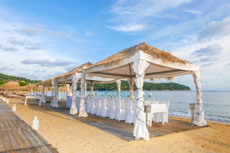 5 Must-Haves for Your Beach Wedding Needs