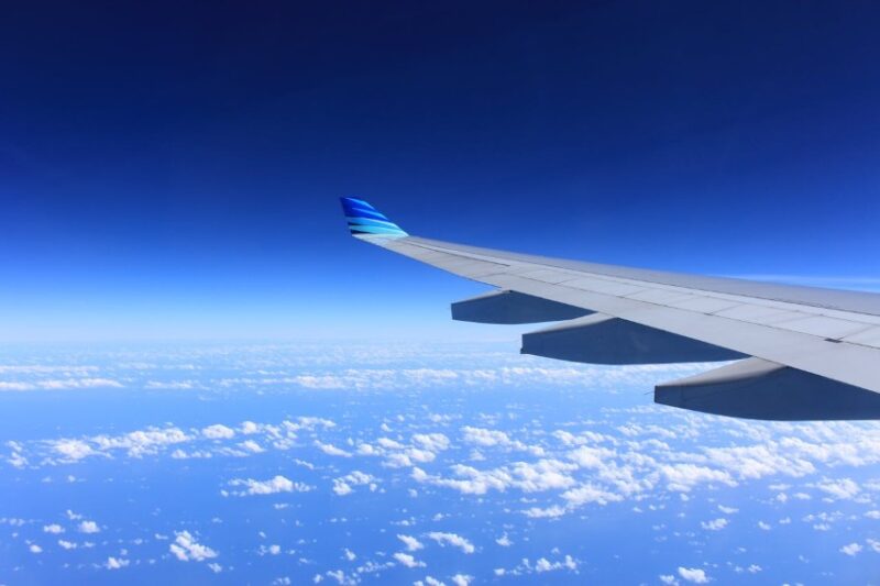 airplane-wing-800x533 Must-Have Travel Essentials for Long Flights