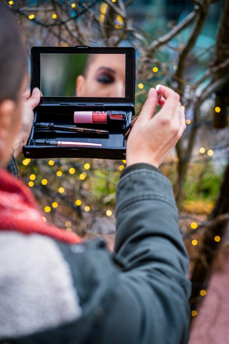 make-up-800x1200 5 Essentials to Pack In Your Makeup Bag When Travelling